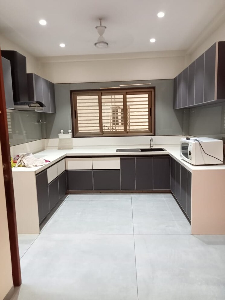 Kitchen, naranpura 3 Bedroom 200 Sq.Yd. Apartment In Naranpura Ahmedabad 8077056