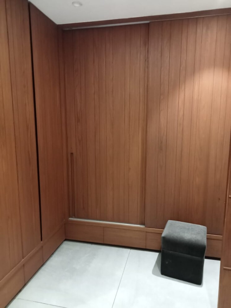 Room, naranpura 3 Bedroom 200 Sq.Yd. Apartment In Naranpura Ahmedabad 8077056