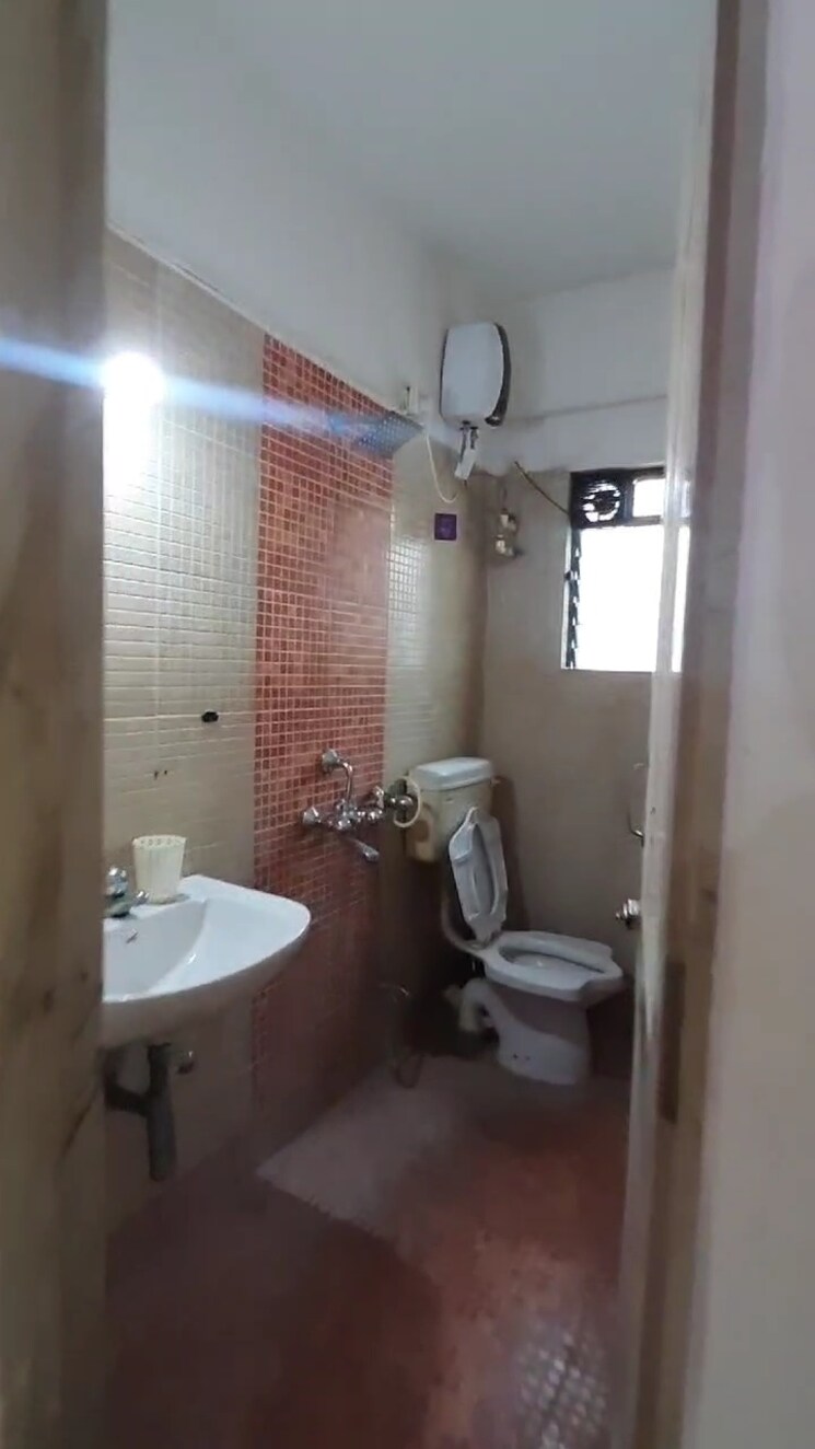 Bathroom, vijay-vilas-taurus-building-11-to-15 2 Bedroom 652 Sq.Ft. Apartment In Ghodbunder Road Thane 8077084