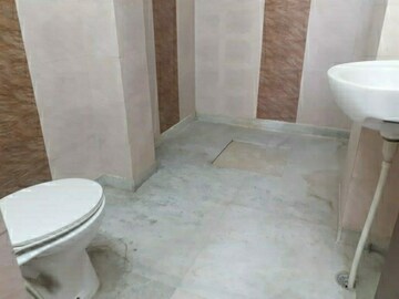 Room in 2.5 BHK Builder Floor at SS The Lilac, Sector 49 – for Rent