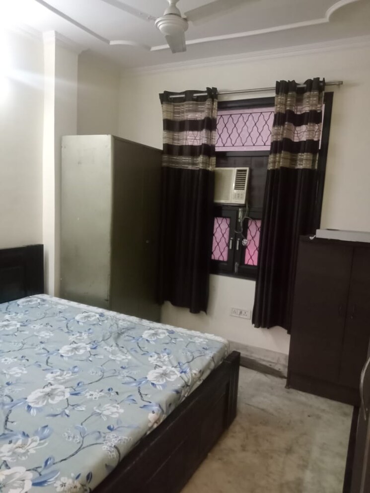 Bedroom, paschim vihar 2.5 Bedroom 80 Sq.Yd. Apartment In Paschim Vihar Delhi 8077092