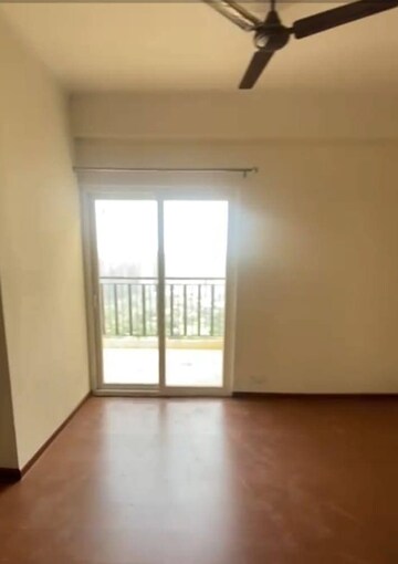Room in 4 BHK Apartment at Amrapali Terrace Homes, Tech Zone 4 Greater Noida – for Rent