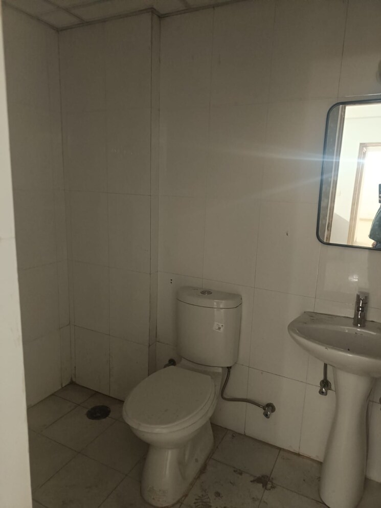 Bathroom, amrapali-silicon-city 2 Bedroom 1180 Sq.Ft. Apartment In Sector 76 Noida 8077188