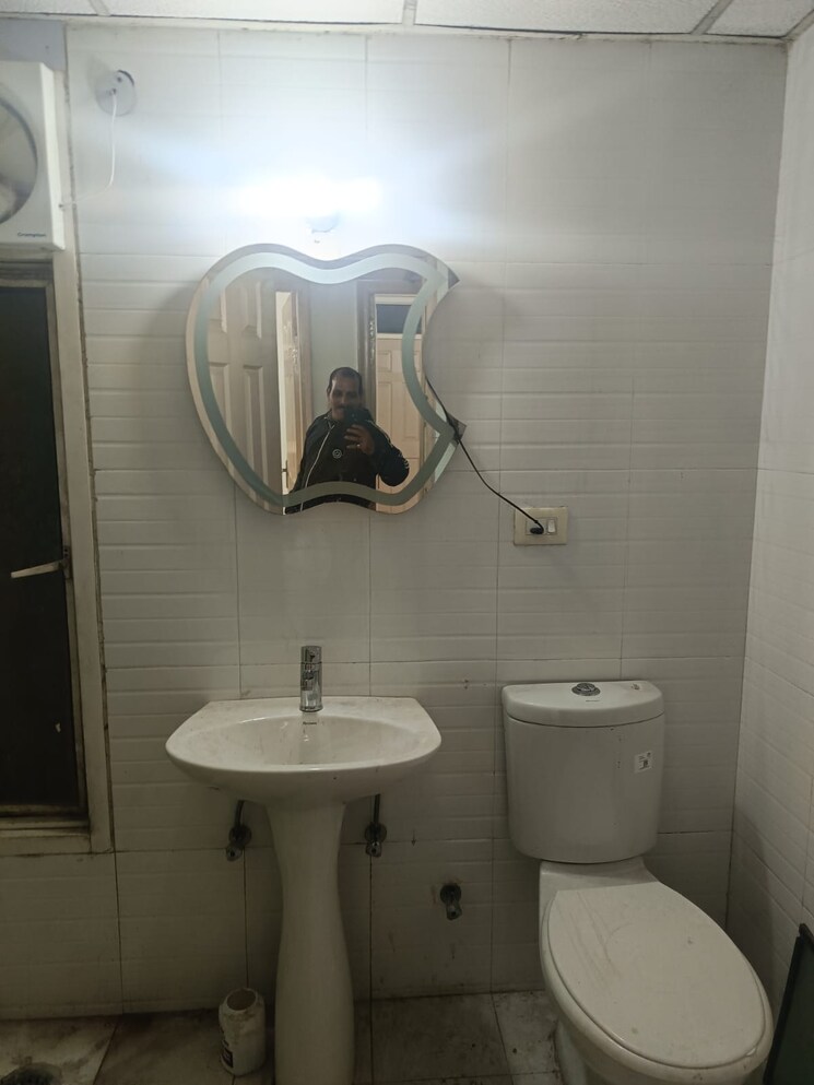 Bathroom, amrapali-silicon-city 2 Bedroom 1180 Sq.Ft. Apartment In Sector 76 Noida 8077188