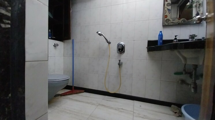 Bathroom, shah-arcade-ii 2 Bedroom 950 Sq.Ft. Apartment In Malad East Mumbai 8077205