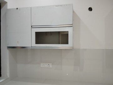 Furnished Amenities in 3 BHK Builder Floor at Sunny Enclave – for Sale