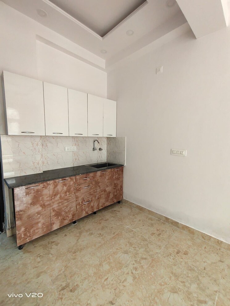 Room, upsidc site b 3 Bedroom 100 Sq.Yd. Villa In Upsidc Site B Greater Noida 8077233