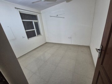 Room in 3.5 BHK Apartment at Rishita Manhattan, Gomti Nagar – for Rent