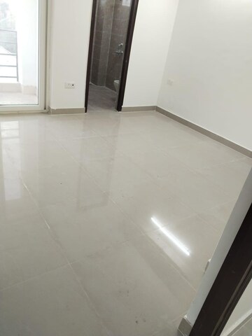 Room in 3 BHK Apartment at Onella Sai Kohinoor, Faizabad Road – for Rent