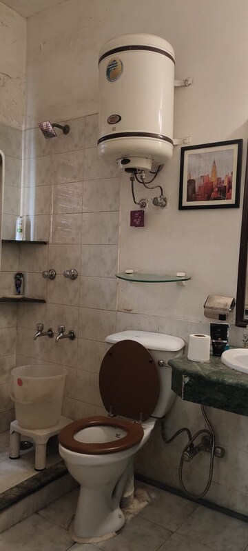 Bathroom in 3 BHK Builder Floor at Unitech South City II, Sector 50 – for Rent