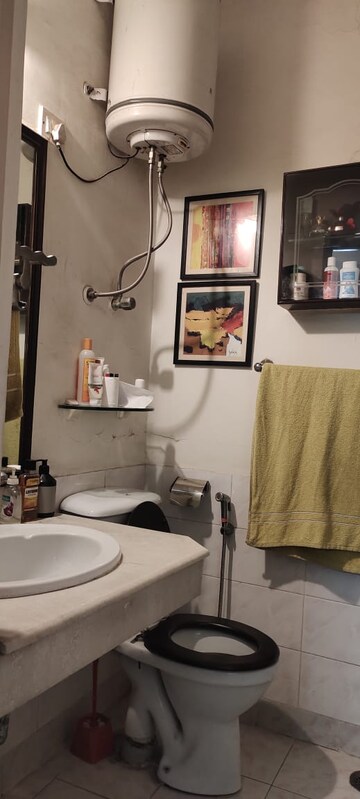 Master Bedroom in 3 BHK Builder Floor at Unitech South City II, Sector 50 – for Rent