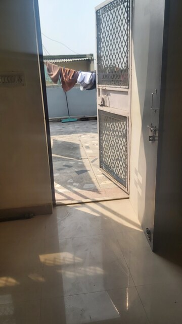 Master Bedroom in 1 RK Apartment at Mayur Vihar – for Rent