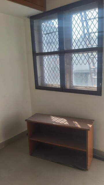 Room in 1 RK Apartment at Mayur Vihar – for Rent