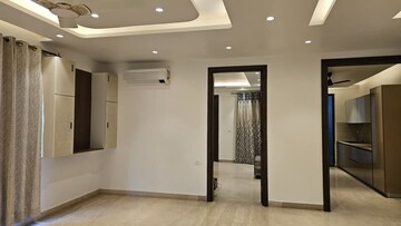 Room in 3 BHK Builder Floor at Ansal Plaza Sector-23, Sector 23 – for Rent