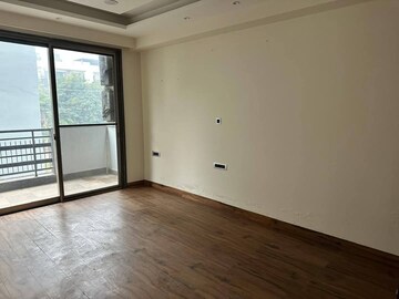 Room in 3 BHK Builder Floor at Ansal Plaza Sector-23, Sector 23 – for Rent