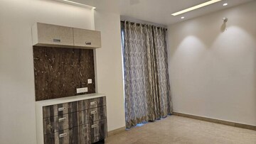 Room in 3 BHK Builder Floor at Ansal Plaza Sector-23, Sector 23 – for Rent