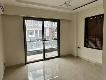Room in 3 BHK Builder Floor at Ansal Plaza Sector-23, Sector 23 – for Rent