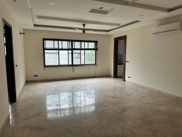 Room in 3 BHK Builder Floor at Ansal Plaza Sector-23, Sector 23 – for Rent
