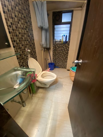 Master Bedroom in 3 BHK Apartment at Dipti Flora Khar West, Khar West – for Rent