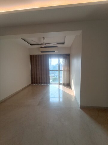 Room in 4 BHK Apartment at SSD Pali Palms, Bandra West – for Rent