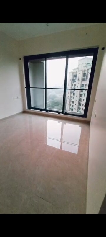 Room in 2 BHK Apartment at Dosti Eastern Bay Phase 1, Wadala – for Rent