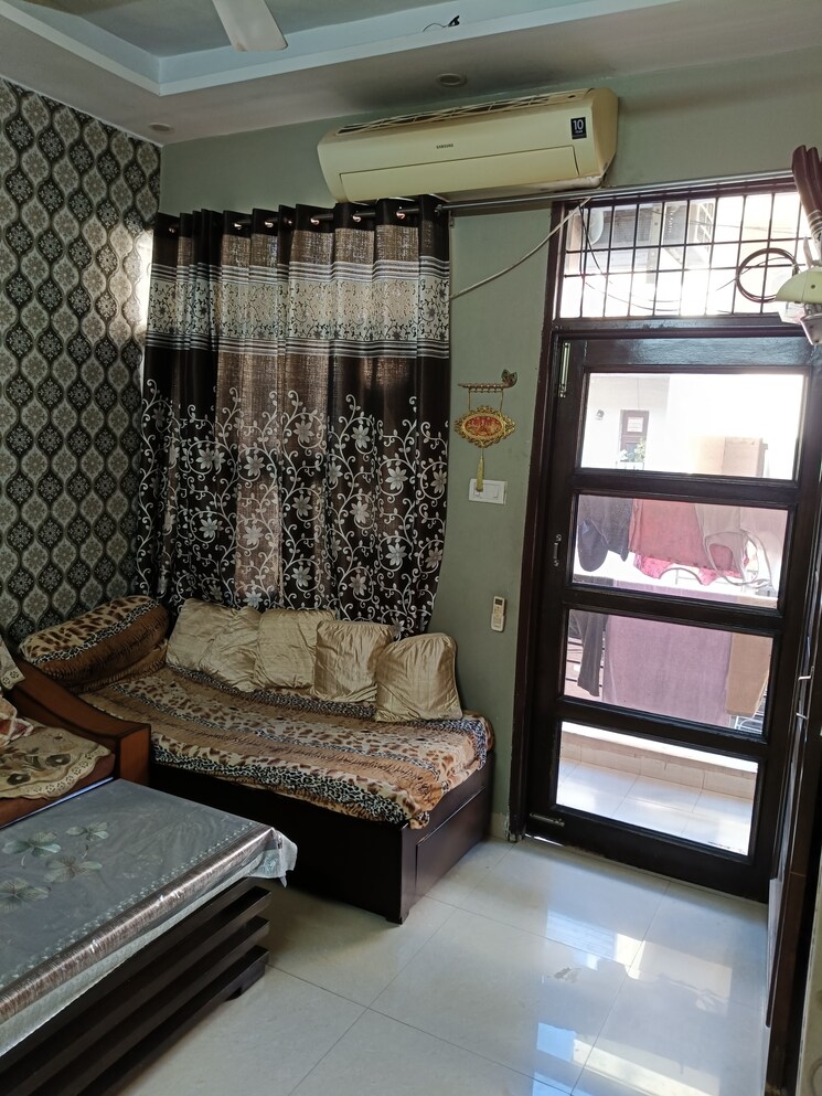 Living Room, sushma-urban-views 3 Bedroom 1850 Sq.Ft. Apartment In Ghazipur Zirakpur 8077504