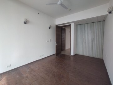 Room in 4 BHK Apartment at M3M Golf Estate, Sector 65 – for Rent