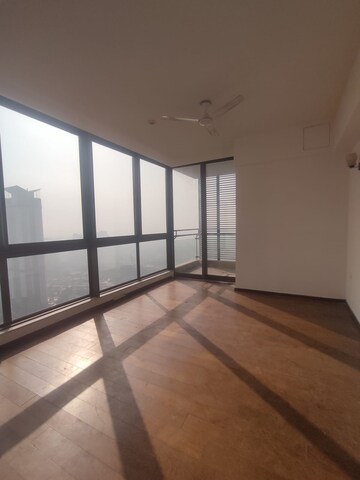 Room in 4 BHK Apartment at M3M Golf Estate, Sector 65 – for Rent
