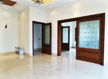 Room in 2 BHK Builder Floor at Greater Kailash I – for Rent