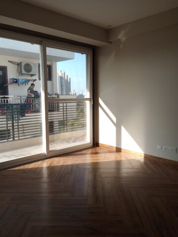 Room in 4 BHK Builder Floor at DLF Garden City Independent Floors, Sector 92 – for Rent
