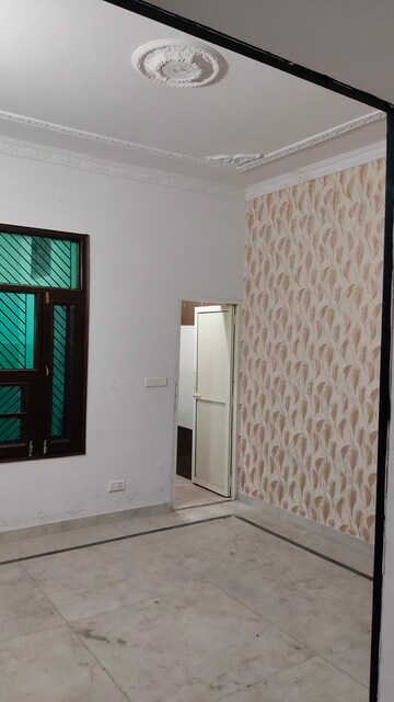 Room in 6 BHK Independent House at Sector 10 – for Sale