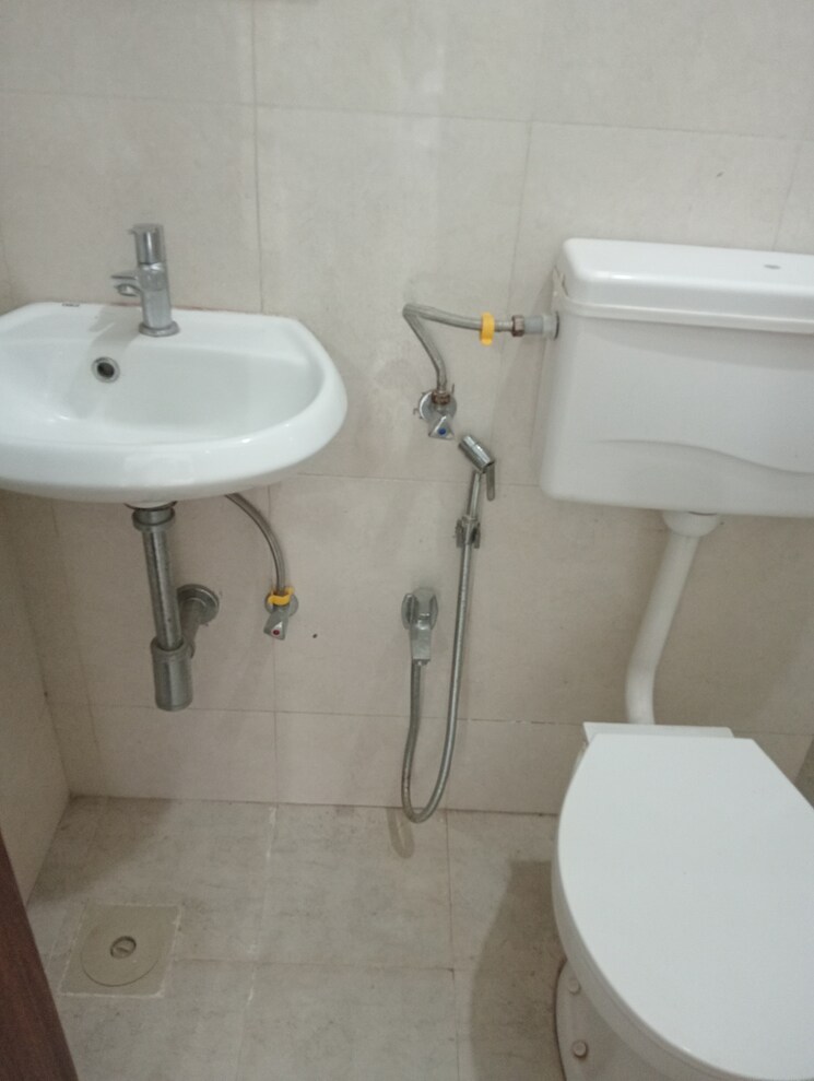 Attached Bathroom, accord-bindra-one 1 Bedroom 422 Sq.Ft. Apartment In Andheri East Mumbai 8077703