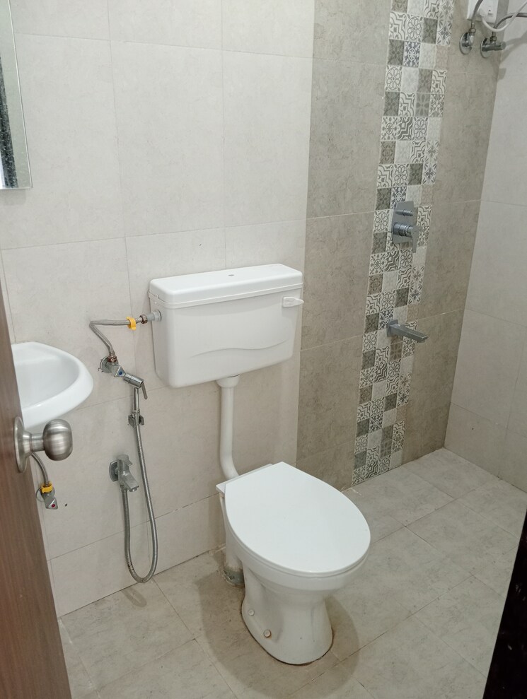 Bathroom, accord-bindra-one 1 Bedroom 422 Sq.Ft. Apartment In Andheri East Mumbai 8077703
