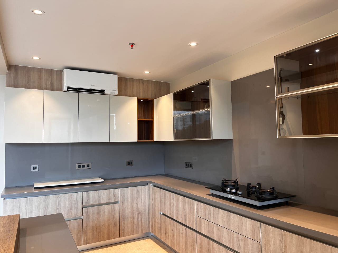 3 BHK 2500 Sq.Ft. Apartment in Mahagun Medalleo