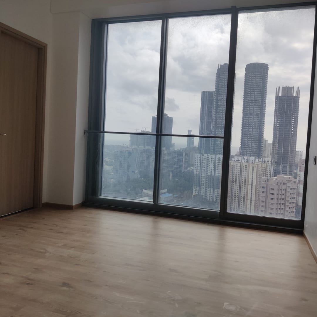 2 BHK + Servant Room Apartment For Sale in Rustomjee Paramount