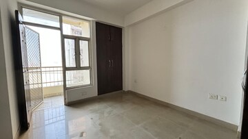 Room in 3 BHK Apartment at Purvanchal Royal Park, Sector 137 – for Sale
