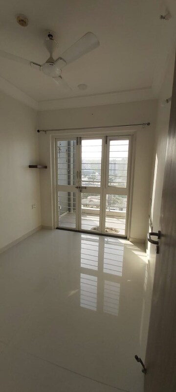 Room in 2 BHK Apartment at Ganga Legend, Bavdhan – for Rent
