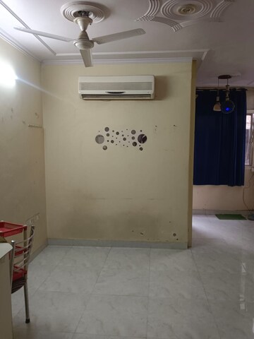 Room in 1 BHK Builder Floor at Safdarjang Enclave – for Rent