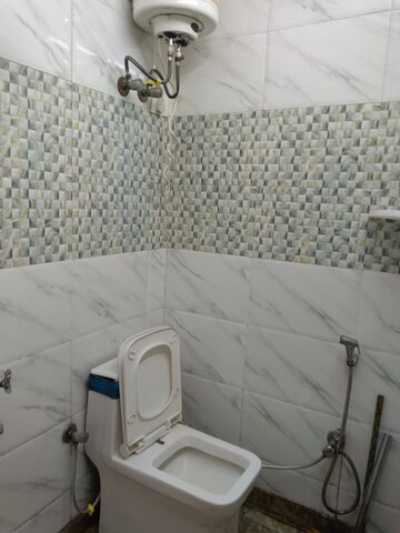 Bathroom in 1 BHK Builder Floor at Safdarjang Enclave – for Rent