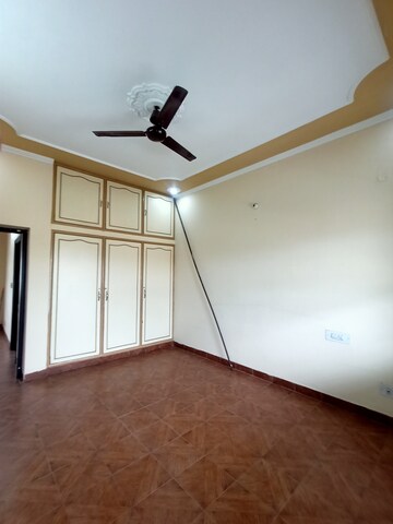 Room in 2 BHK Independent House at Sector 4 – for Rent