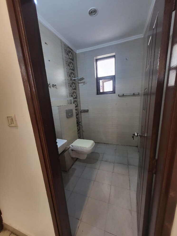 Attached Bathroom, sector 43 3 Bedroom 1550 Sq.Ft. Builder Floor In Sector 43 Faridabad 8077892
