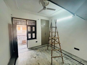 Room in 3 BHK Builder Floor at Sector 43 – for Sale