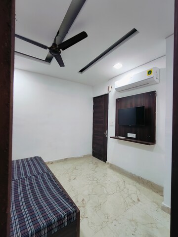 Room in 1 RK Builder Floor at Ansal Sushant Lok I, Sector 43 – for Rent