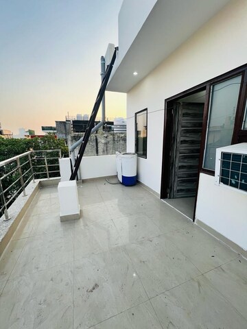 Balcony in 1 BHK Builder Floor at Ansal Sushant Lok I, Sector 43 – for Rent