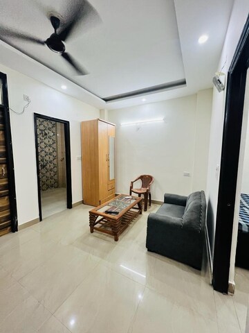 Living Room in 1 BHK Builder Floor at Ansal Sushant Lok I, Sector 43 – for Rent