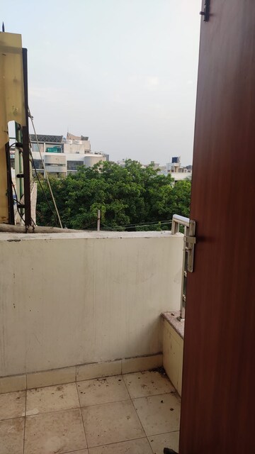 Balcony in 1 BHK Builder Floor at Ansal Sushant Lok I, Sector 43 – for Rent