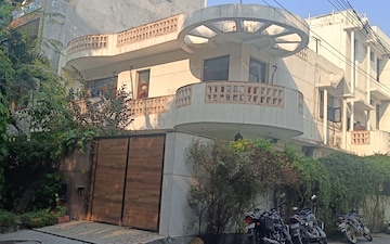 4 BHK Independent House For Rent in RWA Apartments Sector 15, Sector 15