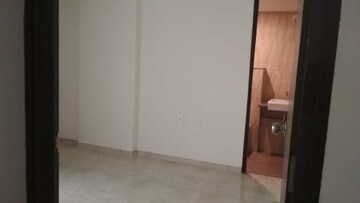 Room in 3 BHK Apartment at Dosti Vihar, Samata Nagar – for Sale