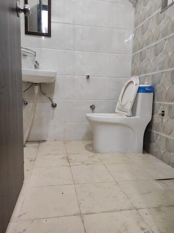 Bathroom in 1 RK Builder Floor at Ansal Sushant Lok I, Sector 43 – for Rent
