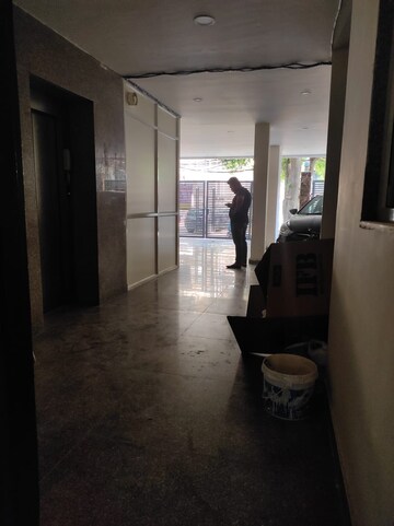 Parking in 1 RK Builder Floor at Ansal Sushant Lok I, Sector 43 – for Rent